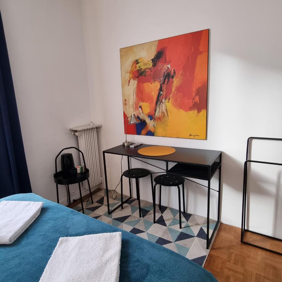 Double Bed Room Homestay Shared Accommodation Paris Bagian luar foto